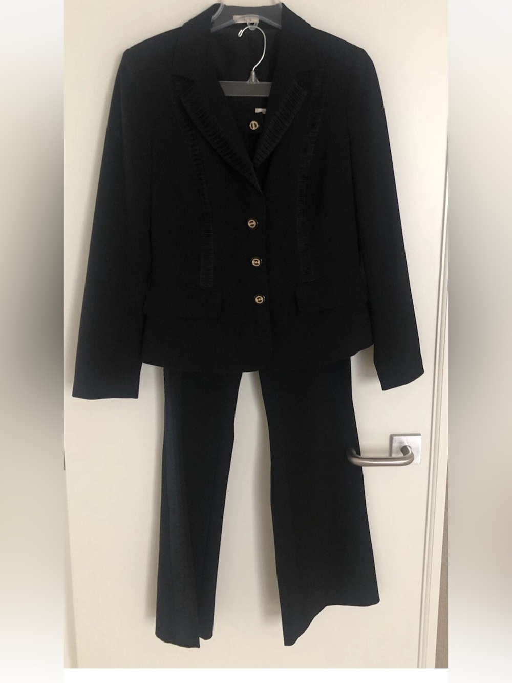 Vintage Classic Women’s Black 2 PC Tuxedo Pant Suit. Pants Sz 6 - Jacket Sz 10